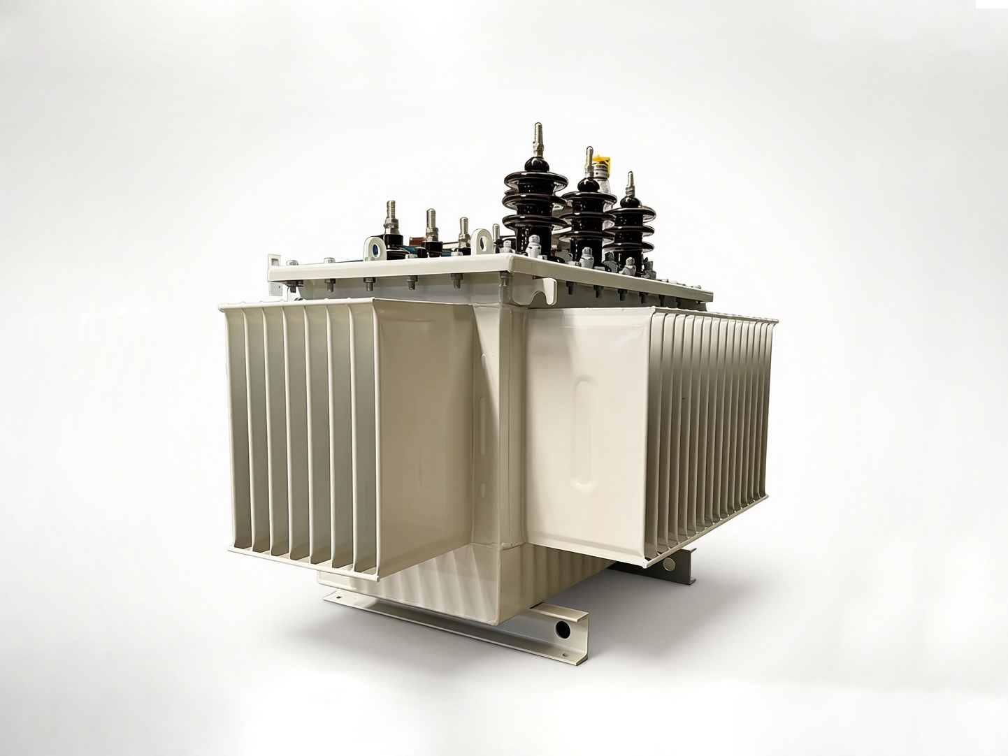 High-capacity 2500kVA industrial oil-immersed transformer